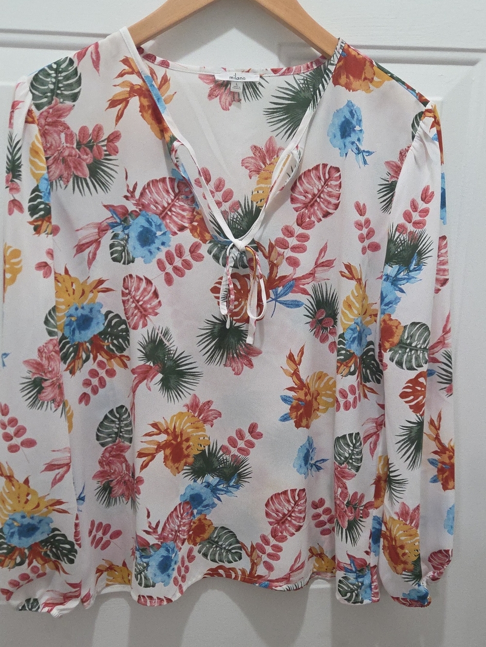 NWOT Milano Floral Tie-Neck Blouse in White with Multicolor Tropical Print L